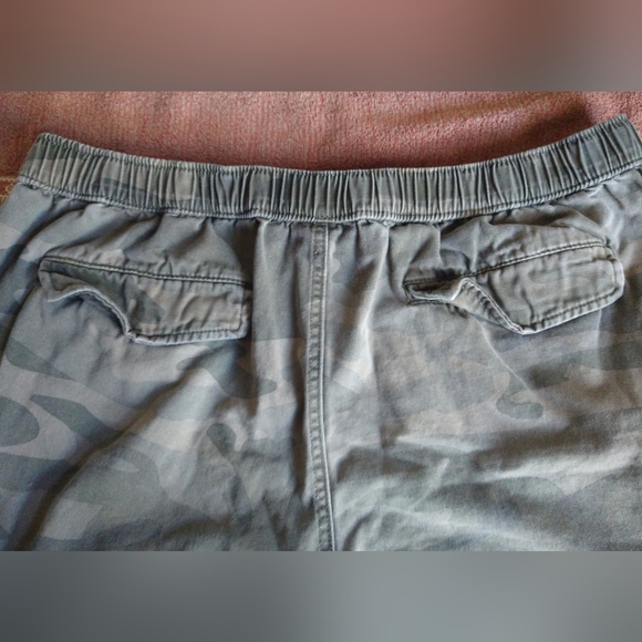 MUSCLE ALIVE WOMEN'S PLUS SIZE 3XL GREEN CAMOUFLAGE CARGO SHORTS STRAIGHT AHEAD - Picture 4 of 13